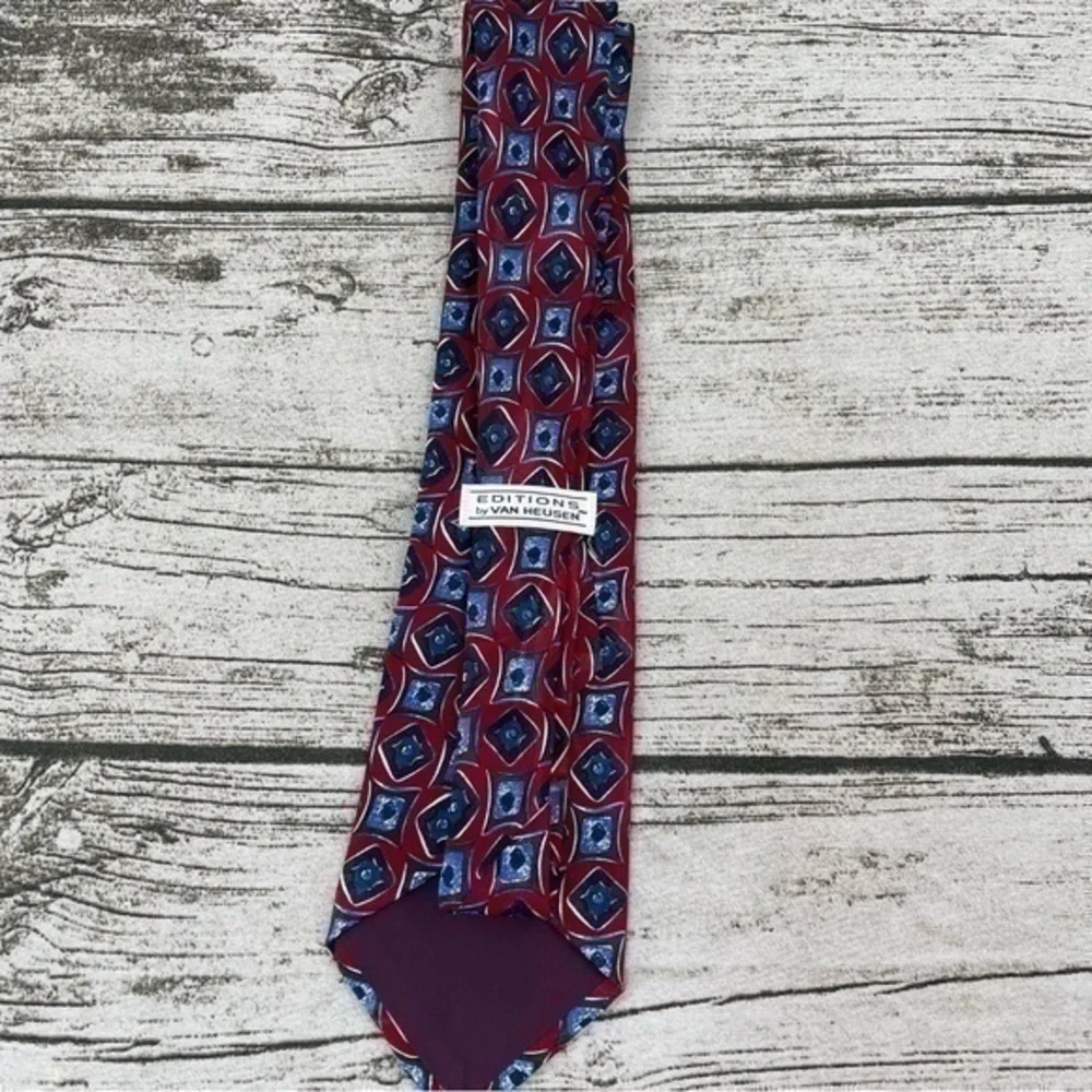 Vintage Editions by Van Heusen Mens silk Tie art